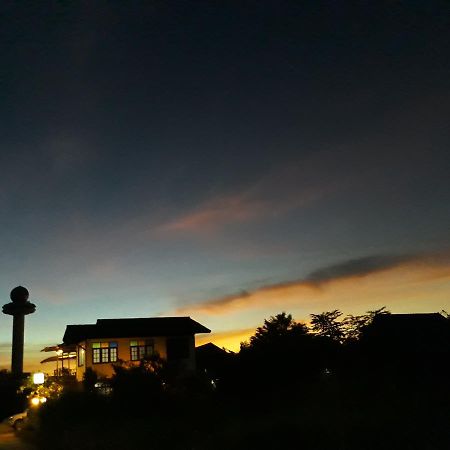 Baantung Homestay Mukdahan Exteriör bild