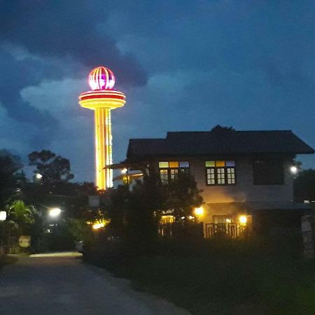 Baantung Homestay Mukdahan Exteriör bild