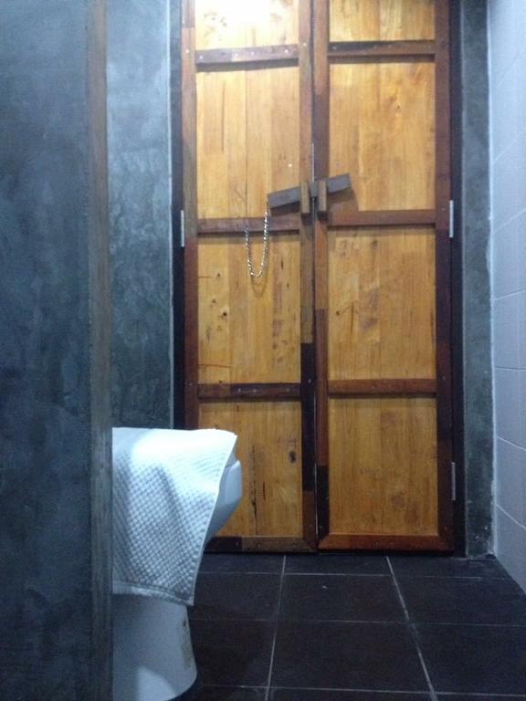 Baantung Homestay Mukdahan Exteriör bild