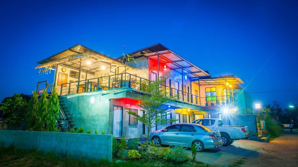 Baantung Homestay Mukdahan Exteriör bild