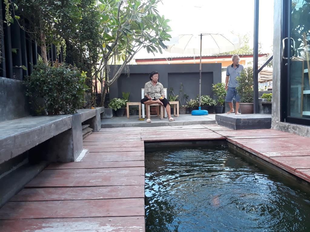 Baantung Homestay Mukdahan Exteriör bild