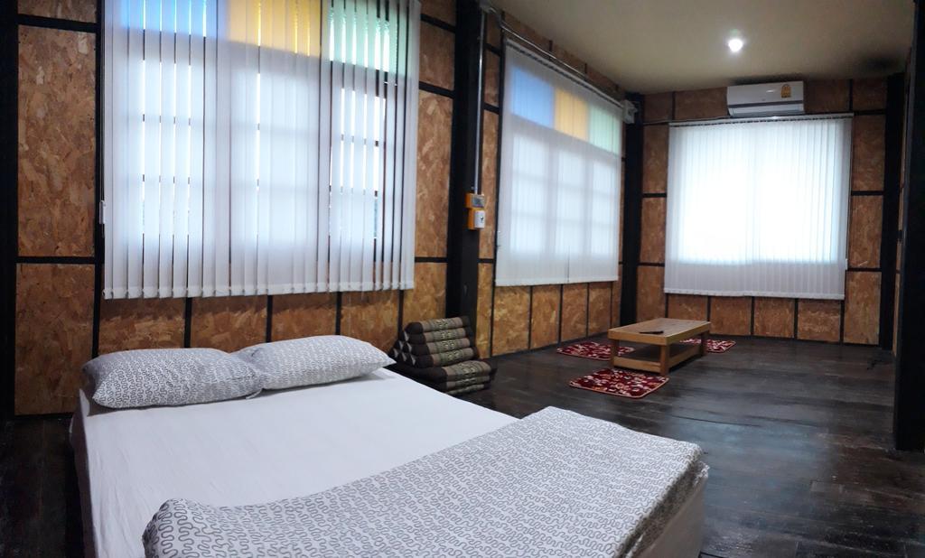 Baantung Homestay Mukdahan Exteriör bild
