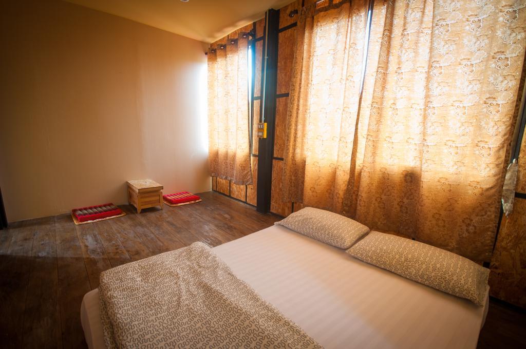 Baantung Homestay Mukdahan Exteriör bild