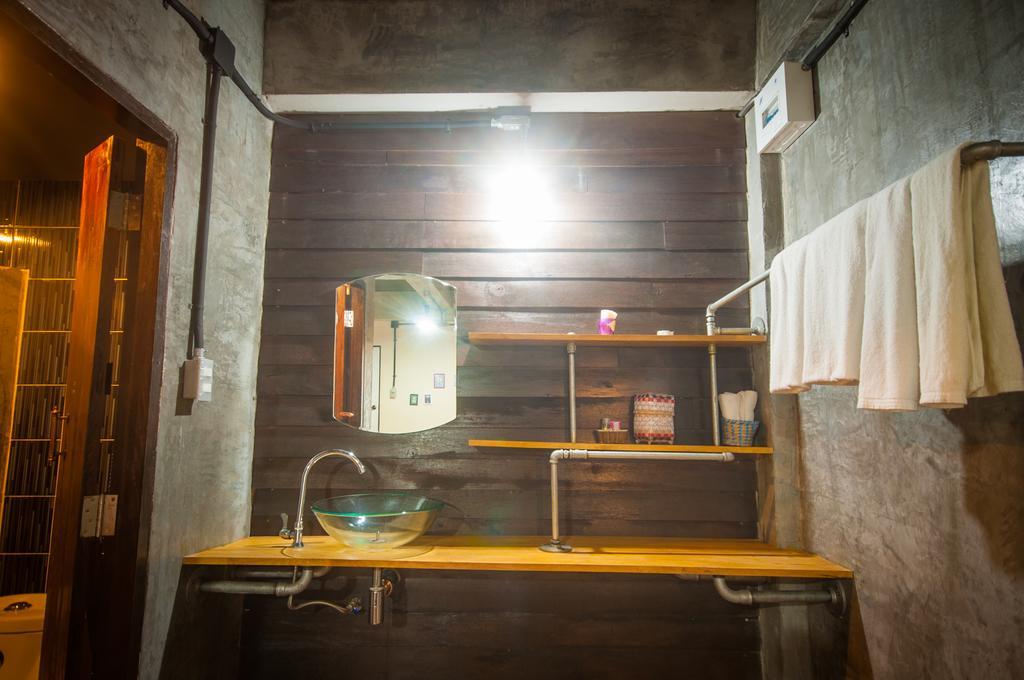 Baantung Homestay Mukdahan Exteriör bild