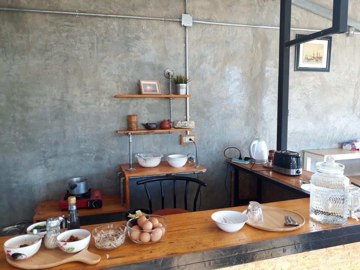 Baantung Homestay Mukdahan Exteriör bild