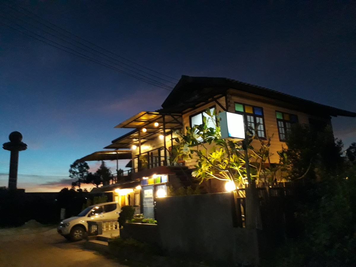 Baantung Homestay Mukdahan Exteriör bild