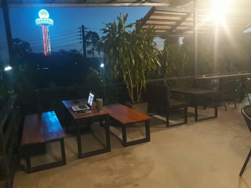 Baantung Homestay Mukdahan Exteriör bild