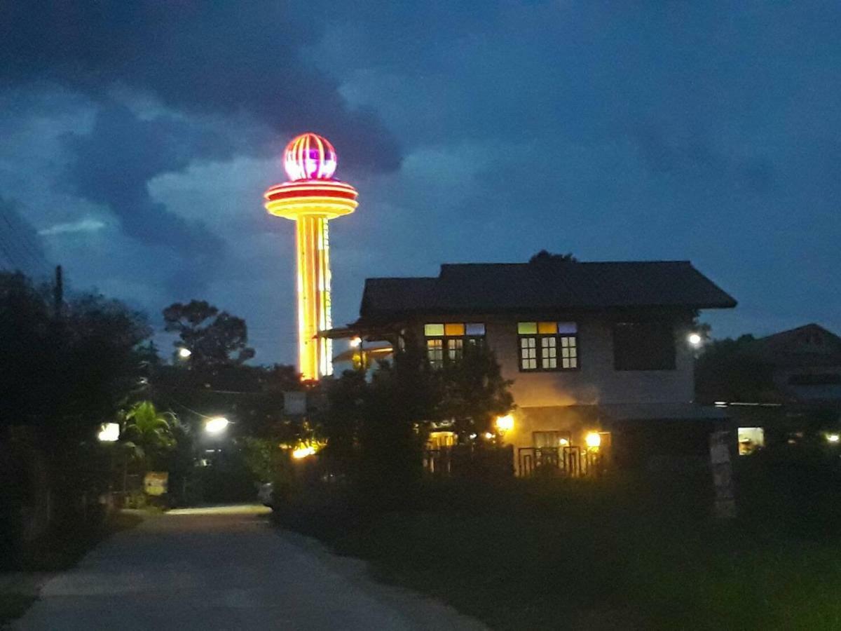 Baantung Homestay Mukdahan Exteriör bild