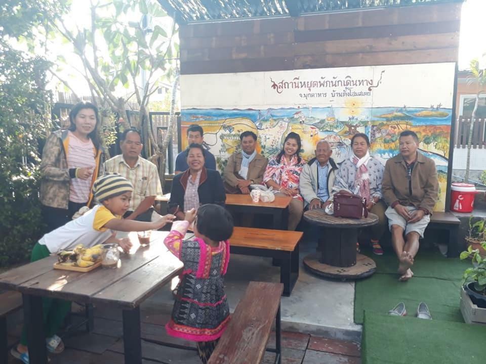 Baantung Homestay Mukdahan Exteriör bild