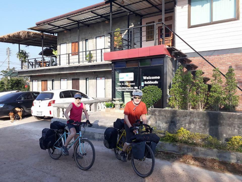 Baantung Homestay Mukdahan Exteriör bild