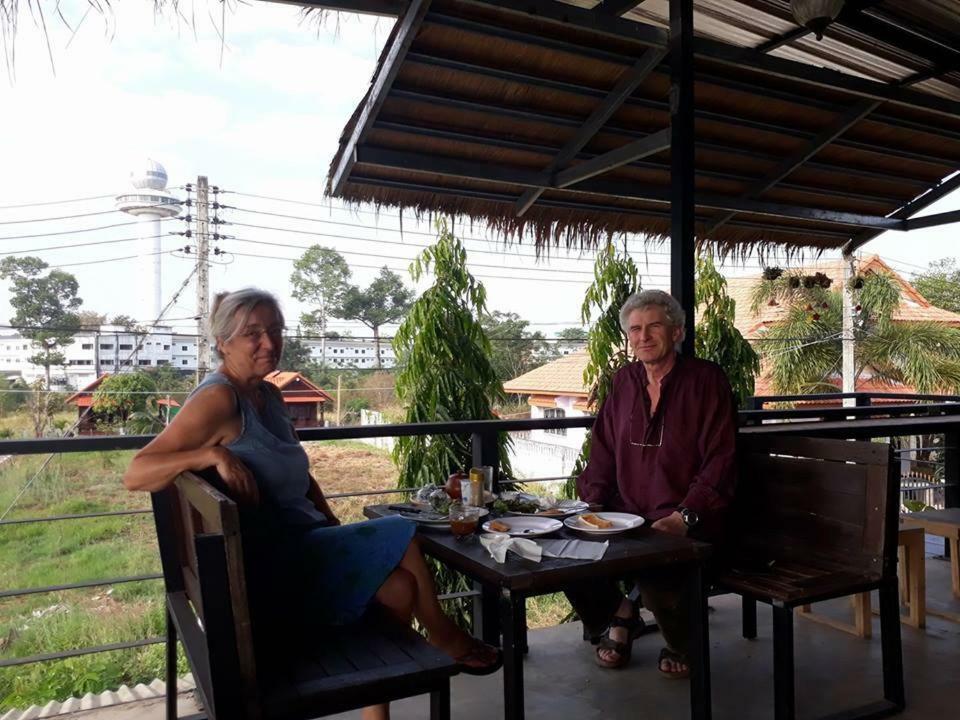 Baantung Homestay Mukdahan Exteriör bild