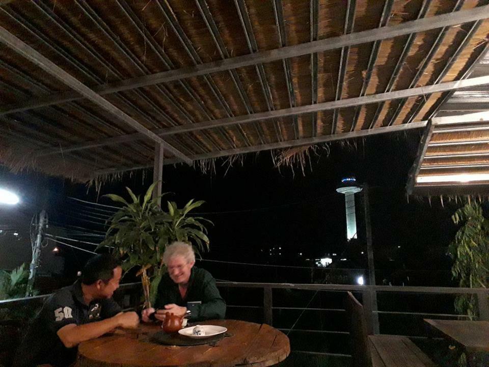 Baantung Homestay Mukdahan Exteriör bild