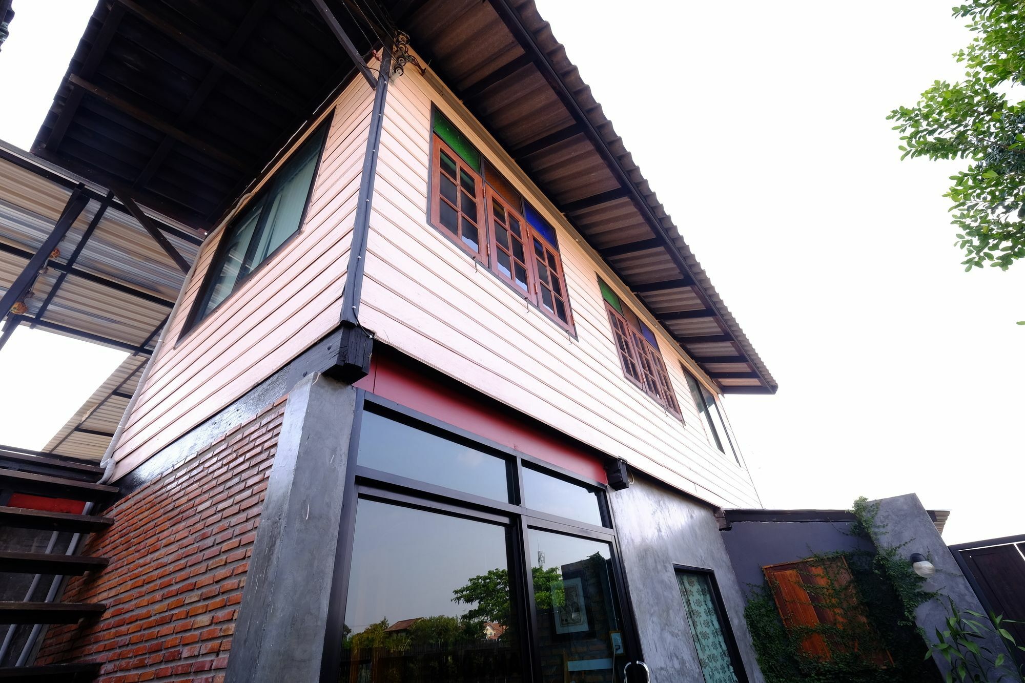 Baantung Homestay Mukdahan Exteriör bild